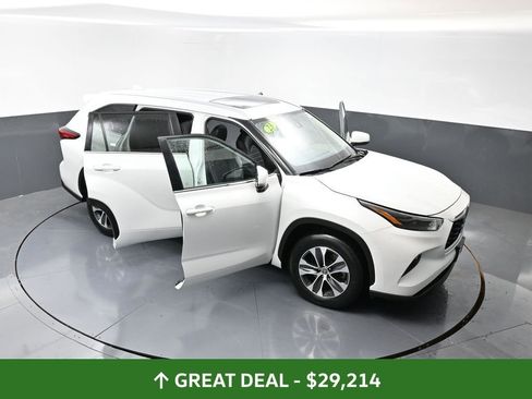 Used 2023 Toyota Highlander XLE image 64
