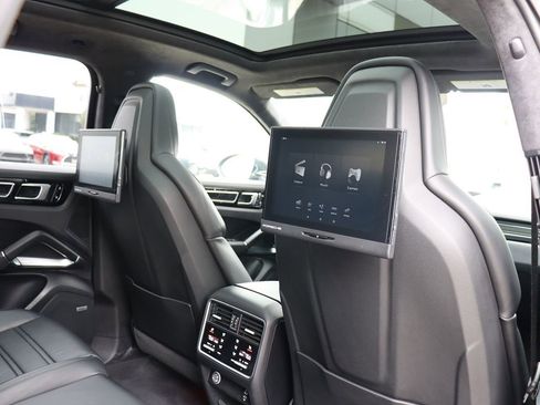 Used 2020 Porsche Cayenne Turbo image 44