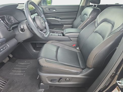 Used 2023 Nissan Pathfinder SL w/ SL Premium Package AWD/4WD image 13