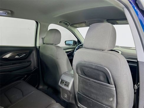 Used 2022 GMC Terrain SLE image 9
