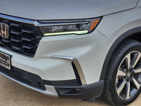 Certified 2024 Honda Pilot Touring image 9