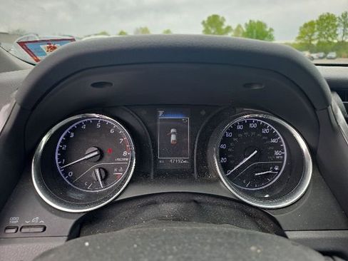 Used 2020 Toyota Camry SE FWD image 11