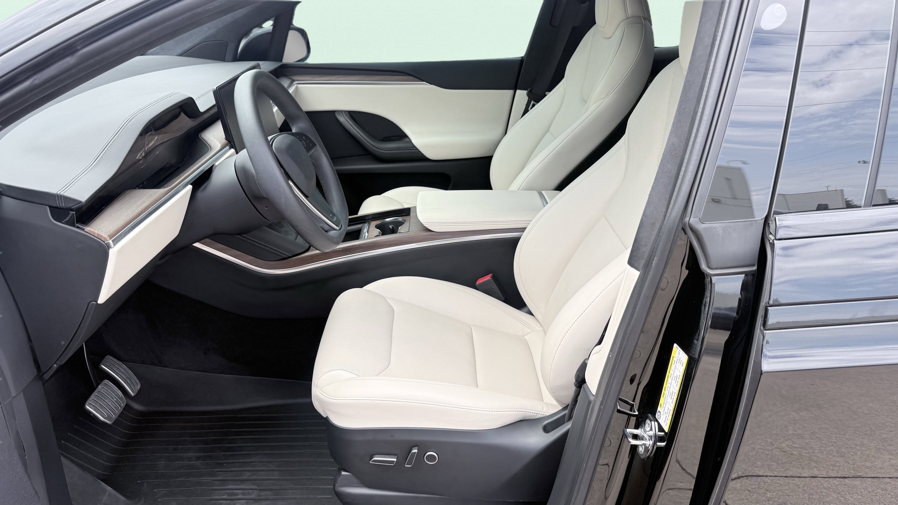 Used 2023 Tesla Model X AWD/4WD image 35