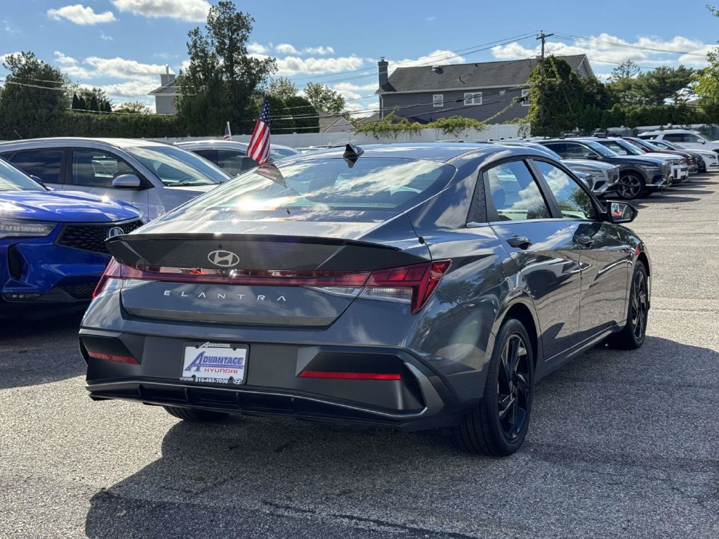 Used 2026 Hyundai Elantra SEL Sport Premium FWD image 8