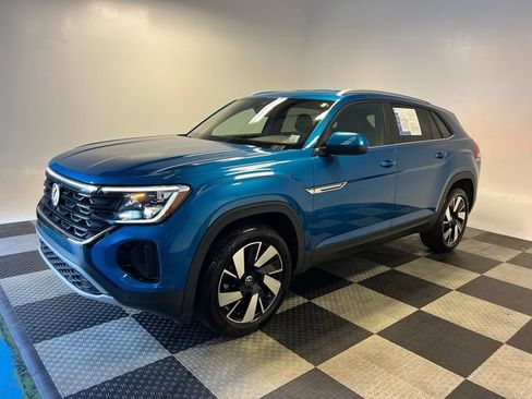 Used 2024 Volkswagen Atlas Cross Sport SE FWD image 3