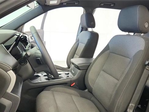 Used 2022 Chevrolet Traverse LT FWD image 20