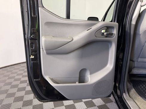 Used 2010 Nissan Frontier SE RWD image 33