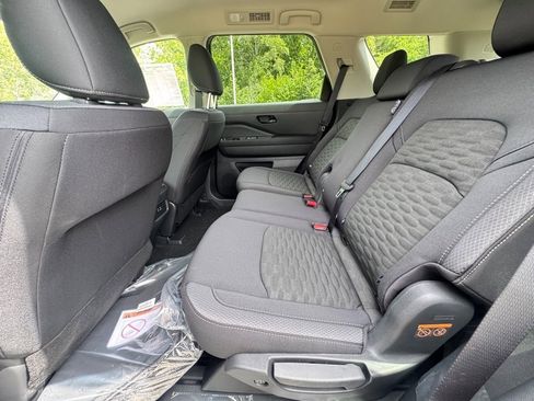 Certified 2025 Nissan Pathfinder S image 19