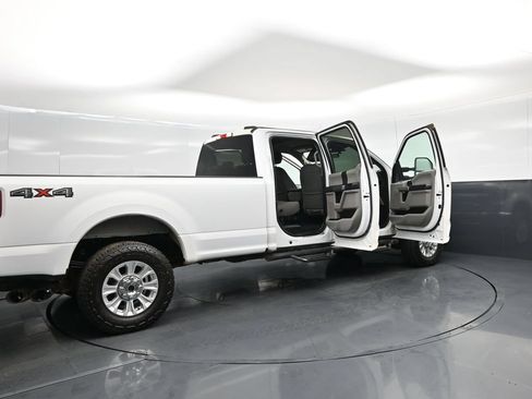 Used 2021 Ford F250 XLT w/ XLT Value Package AWD/4WD image 5
