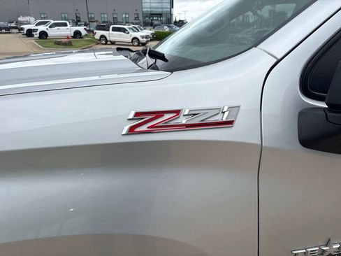 Used 2019 Chevrolet Silverado 1500 LT w/ Texas Edition AWD/4WD image 9