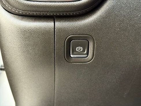 Used 2022 Chevrolet Silverado 1500 LTZ w/ LTZ Premium Package image 33