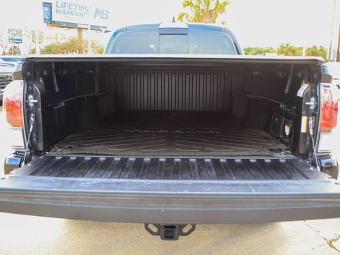 Used 2022 Toyota Tacoma Limited image 26