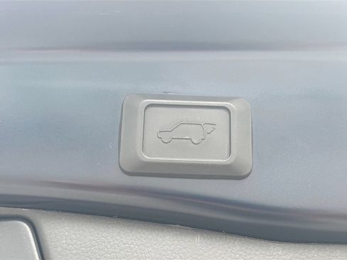 Used 2025 Toyota RAV4 XLE w/ Convenience Package FWD image 15