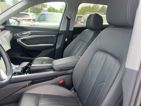 Used 2022 Audi e-tron Premium AWD/4WD image 24