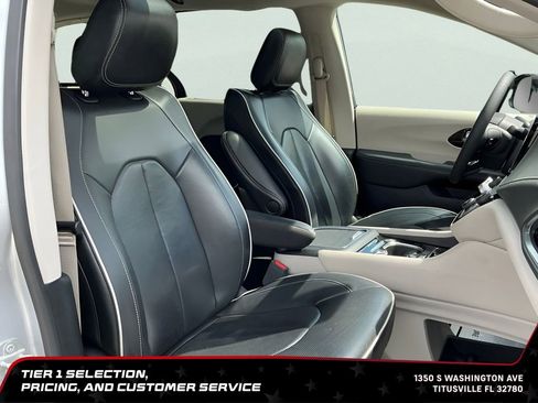 Used 2024 Chrysler Pacifica Limited FWD image 13