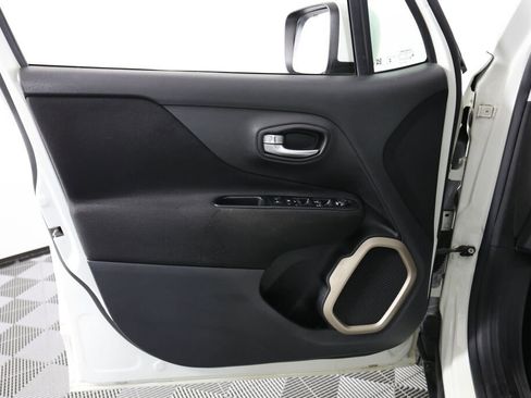Used 2017 Jeep Renegade Latitude AWD/4WD image 12