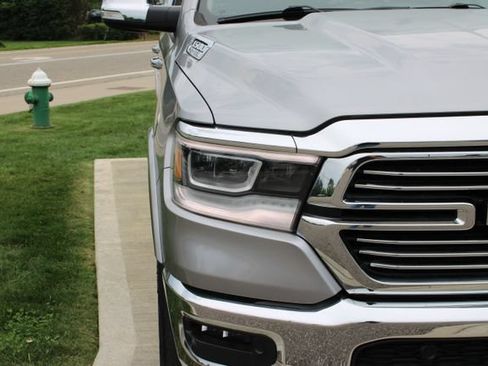 Used 2019 RAM 1500 Laramie AWD/4WD image 5