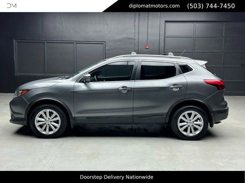 Used 2018 Nissan Rogue Sport SV image 3