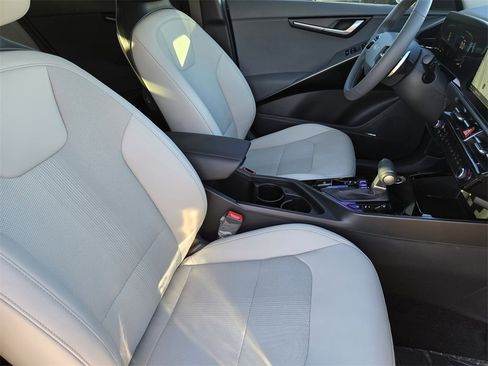 New 2026 Kia Niro EX image 10