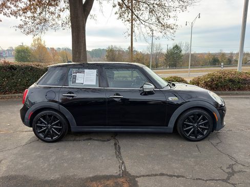 Used 2017 MINI Cooper 4-Door Hardtop image 7