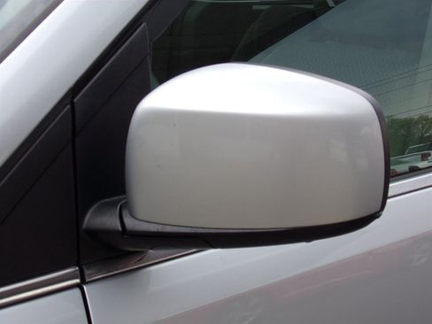 Used 2008 Chrysler Town & Country Touring FWD image 13