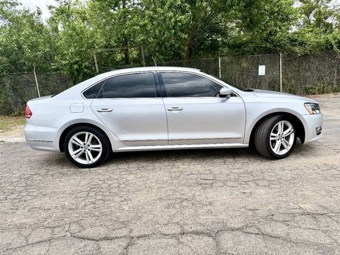 Used 2015 Volkswagen Passat TDI SEL Premium FWD image 2