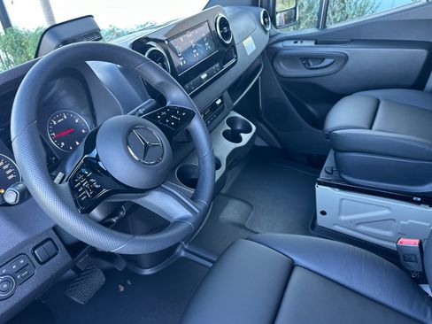 New 2025 Mercedes-Benz Sprinter 2500 image 10