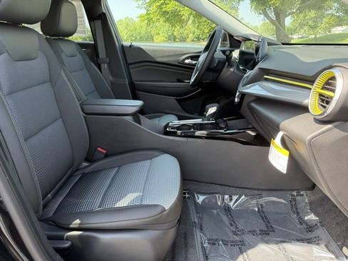 New 2025 Chevrolet Trax LT w/ Driver Confidence Package image 10
