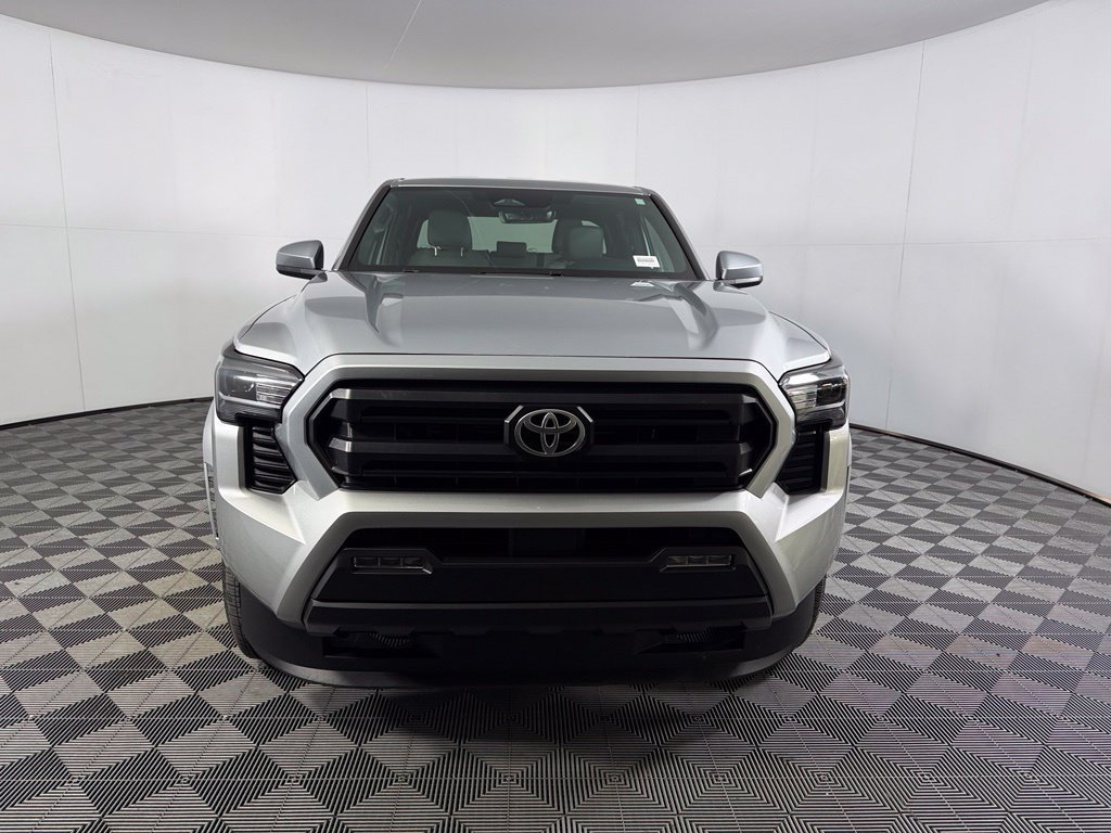 Used 2025 Toyota Tacoma SR5 AWD/4WD image 2