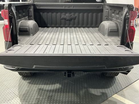 Used 2025 Chevrolet Silverado 1500 Custom Trail Boss w/ Dark Appearance Package image 8