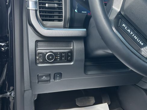 Used 2025 Ford F250 Platinum image 17