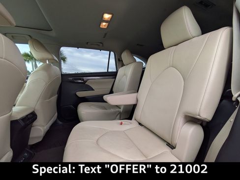 Used 2023 Toyota Highlander Limited image 15