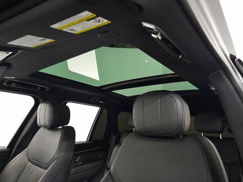 Used 2025 Land Rover Range Rover SE image 20