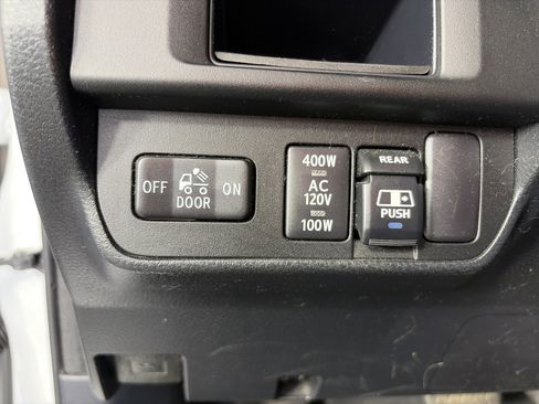 Used 2017 Toyota Tacoma TRD Sport AWD/4WD image 28