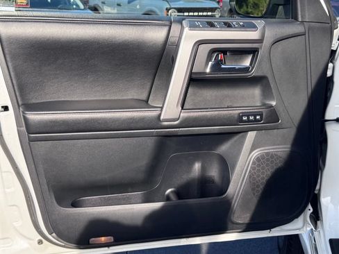 Used 2015 Toyota 4Runner Limited AWD/4WD image 23