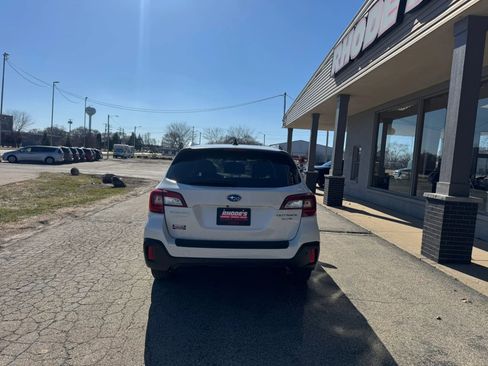 Used 2018 Subaru Outback 3.6R Touring image 4