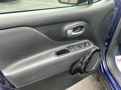 Used 2019 Jeep Renegade Altitude w/ Quick Order Package 2XM image 11