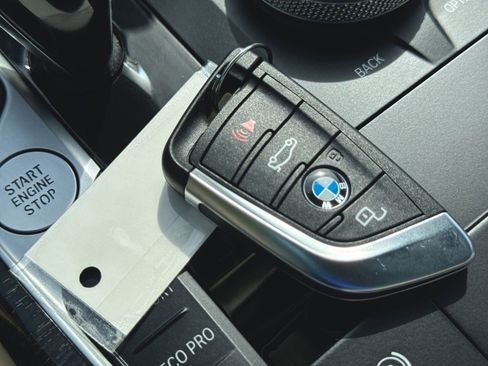 Used 2022 BMW 330i xDrive Sedan w/ Driving Assistance Package AWD/4WD image 39