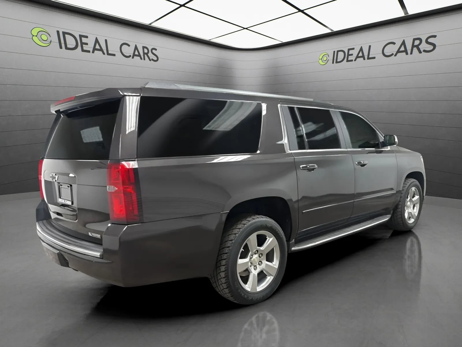 Used 2017 Chevrolet Suburban Premier RWD image 5