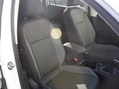 Used 2019 Volkswagen Tiguan S image 33