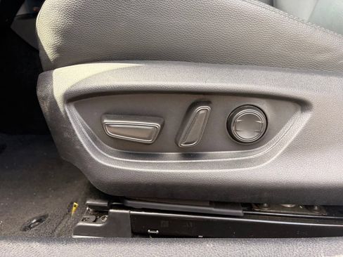 Used 2025 Toyota Camry SE FWD image 10