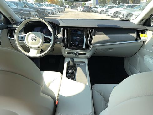 Certified 2025 Volvo V90 B6 Cross Country Plus w/ Protection Package Premier image 16