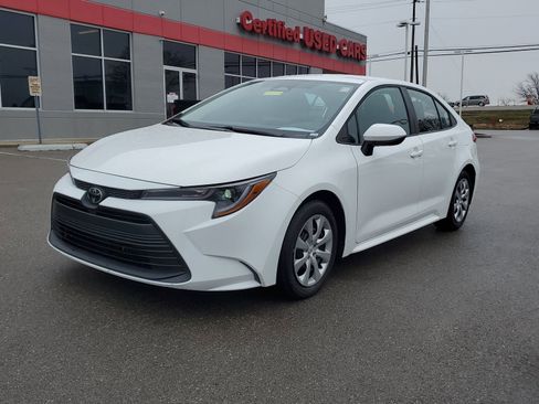 Certified 2025 Toyota Corolla LE image 2