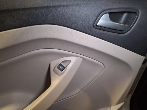 Used 2017 Ford Escape SE FWD image 22