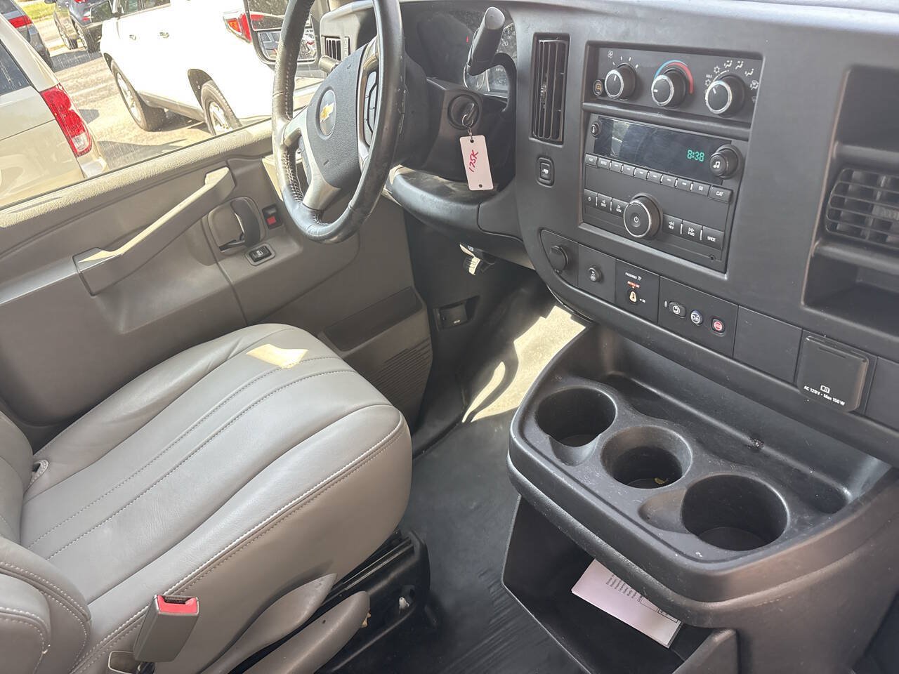 Used 2018 Chevrolet Express 2500 w/ Driver Convenience Package RWD image 9
