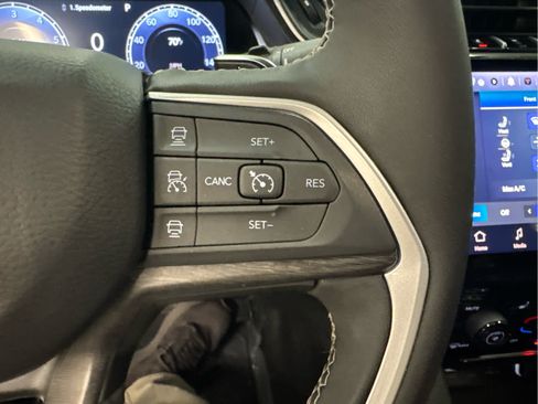 Used 2024 Jeep Grand Cherokee L Limited w/ Luxury Tech Group II AWD/4WD image 20