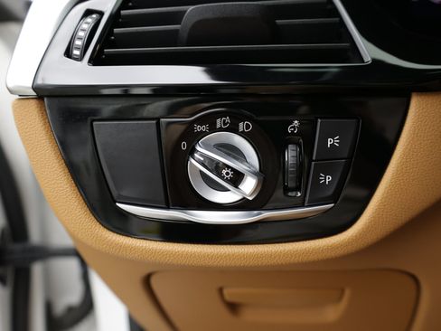 Used 2021 BMW 540i w/ Premium Package RWD image 19