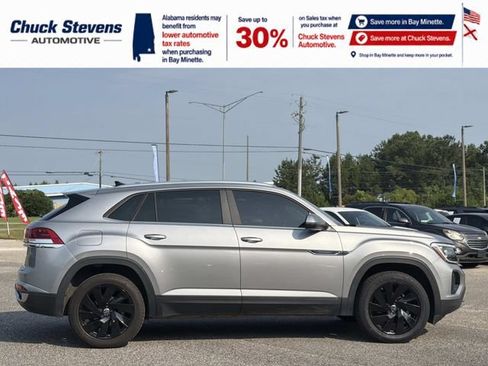 Used 2024 Volkswagen Atlas Cross Sport SE w/ Panoramic Sunroof Package FWD image 4
