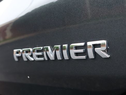 Used 2019 Chevrolet Equinox Premier FWD image 23