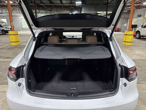 Used 2021 Porsche Macan AWD/4WD image 10